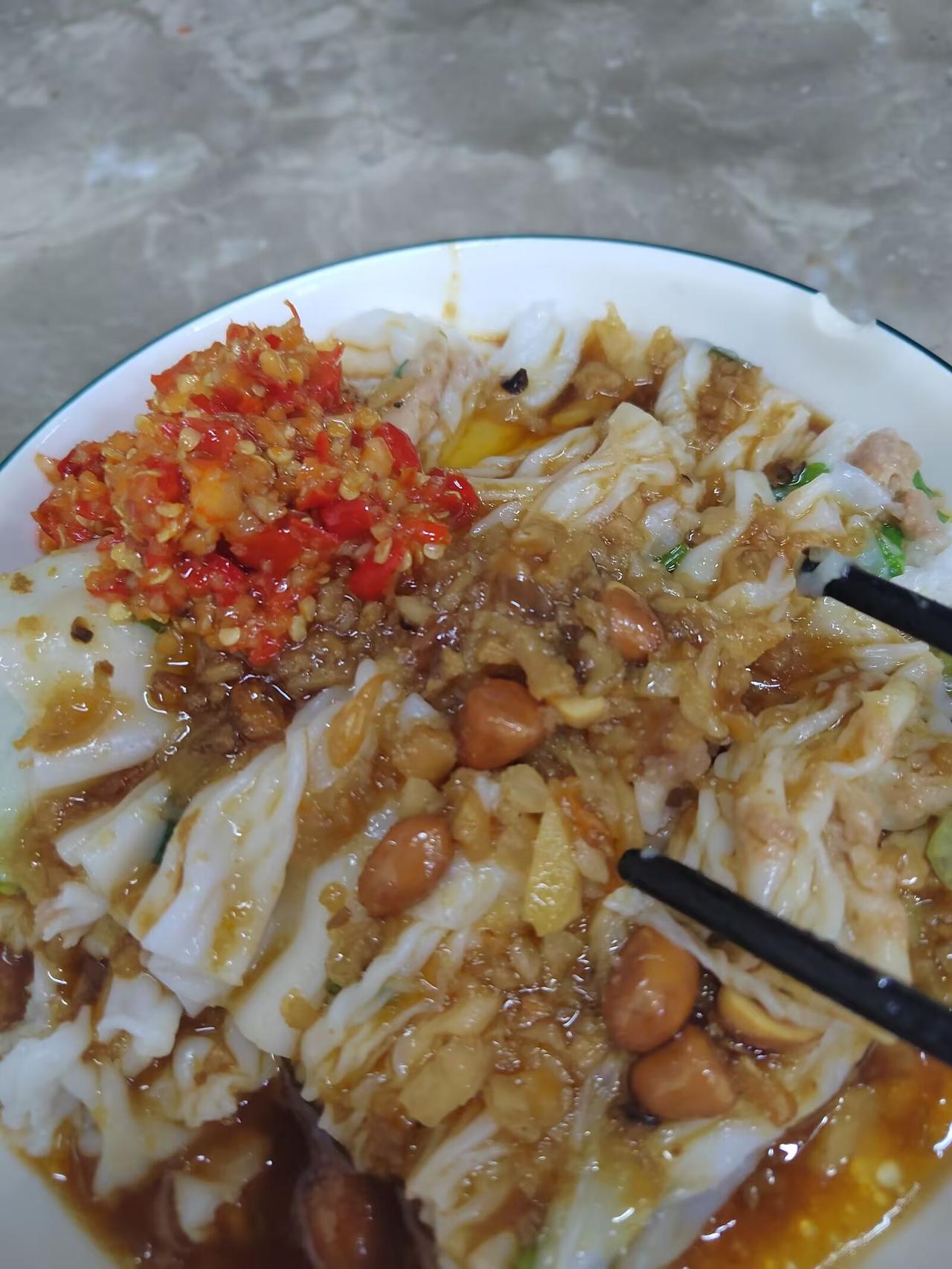 真心话茶局搬家好几个月了，再也没有吃到这家肠粉了，这家肠粉在那附近是相对好吃的，