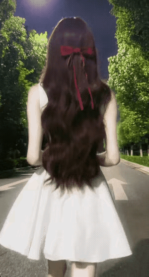 背影真是很吸引人呀🤩