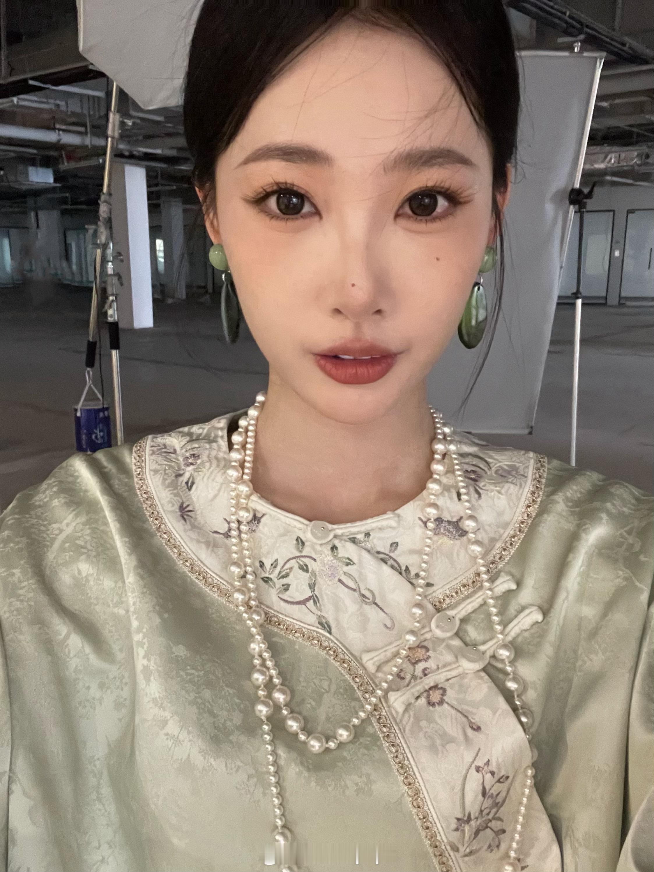 今天是贵女～化妆师的狐系睫毛又种草住了怎么会有这么软的假睫毛！妈生感超强 ​​​