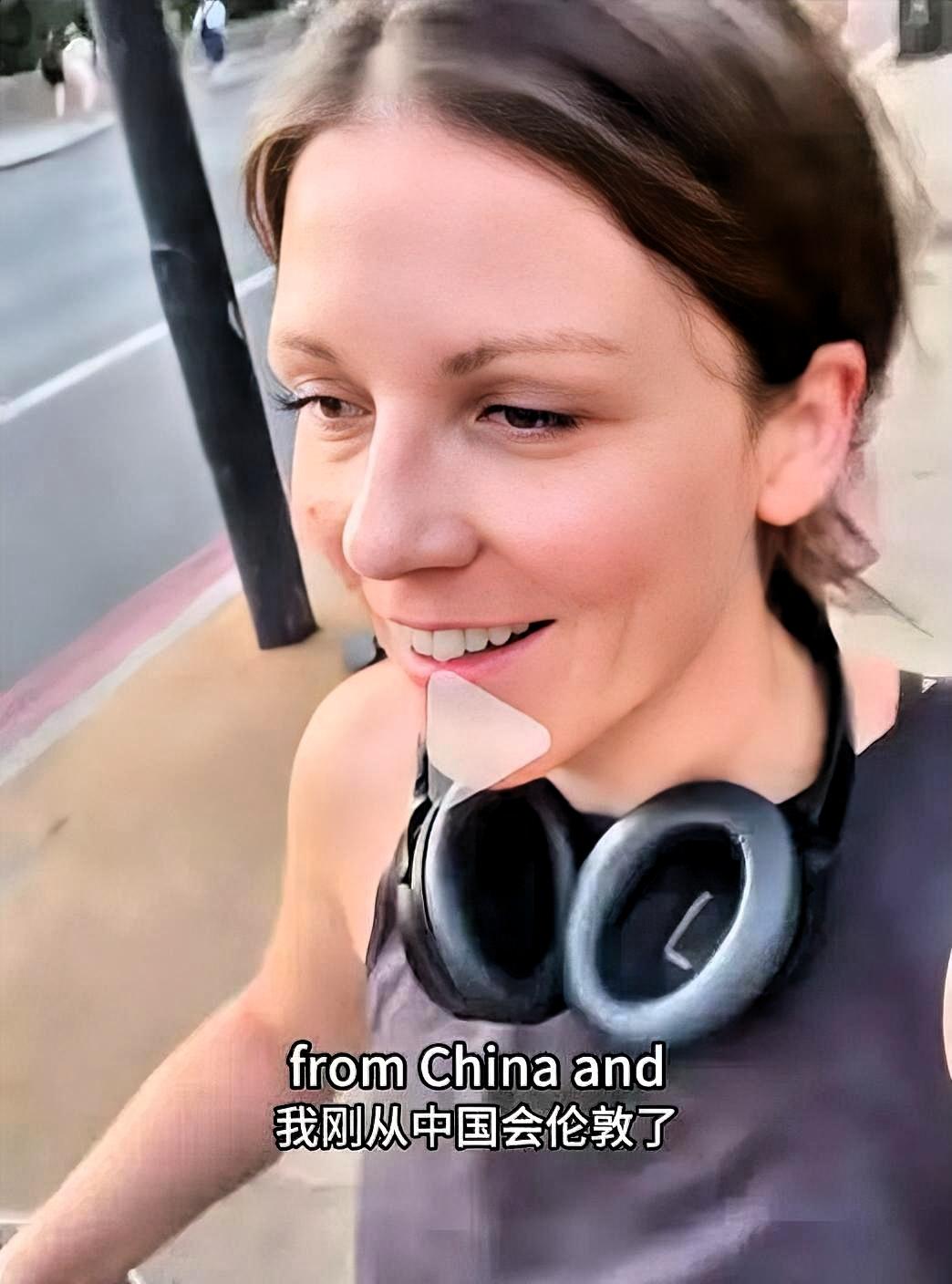 笑喷了，一英国女子觉得成都太热，就坐飞机回英国伦敦去了，没有想到的是，一下飞机，