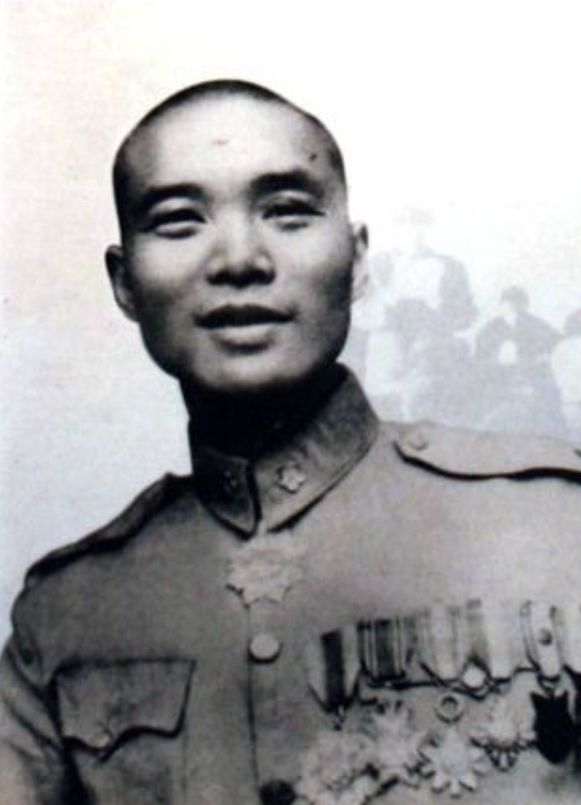 1962年，刚从劳改农场出来的沈醉到全国政协报到，抬头看见新领导的瞬间，冷汗唰地