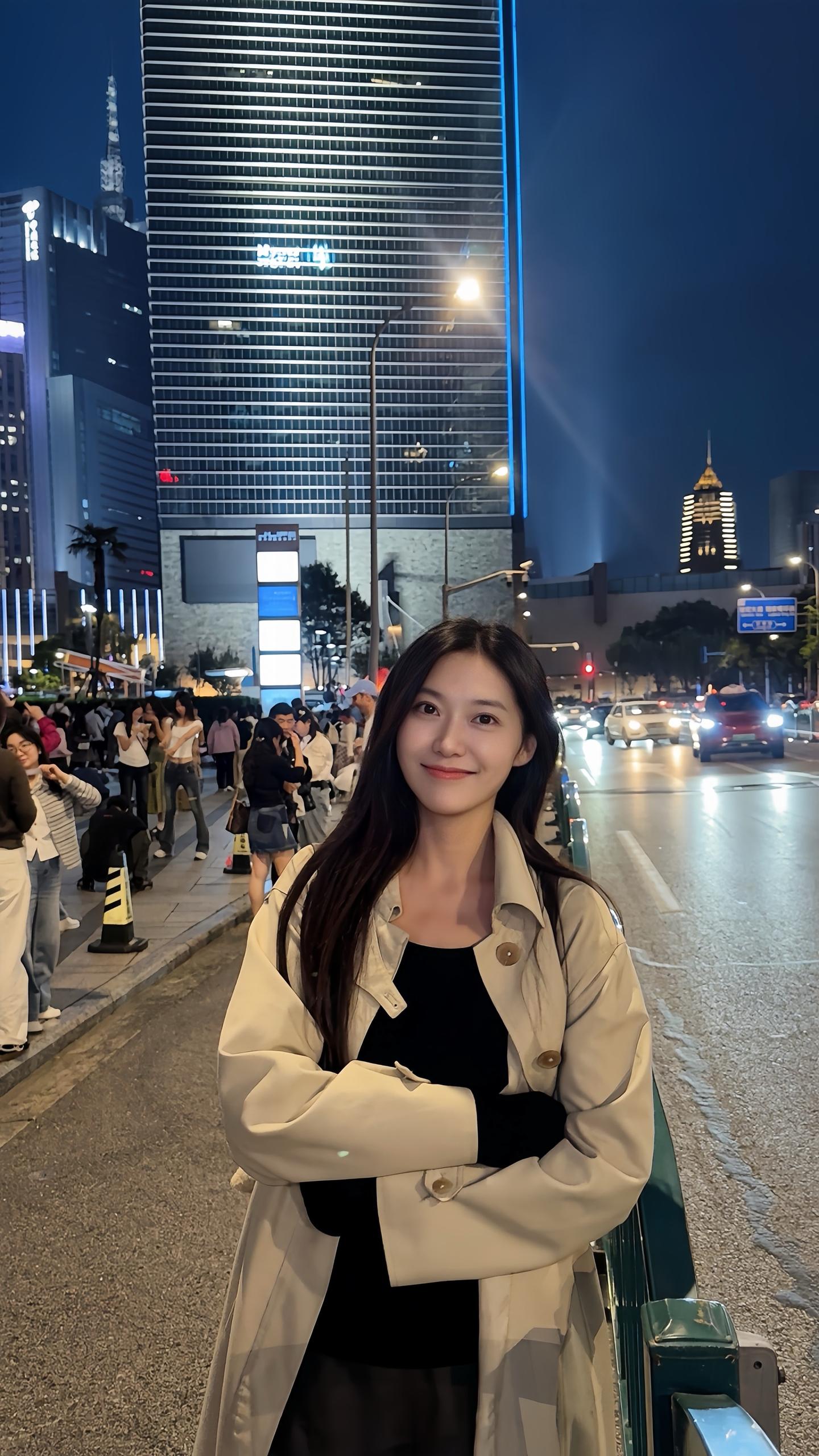 不敢想象 这两张照片如果是在外滩拍的，会有多完美😃