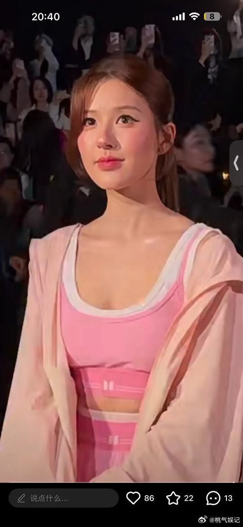 以为进了蜡像馆 