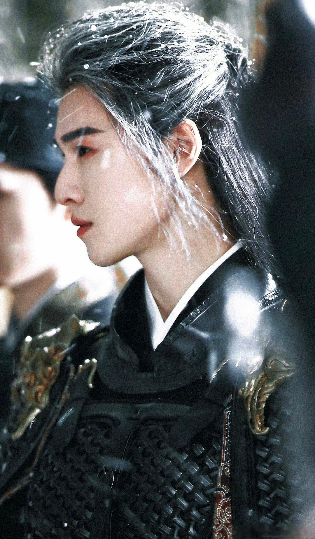 李昀锐九重紫重映礼  真·宋墨碎片🧩战损和白发真的是小林的舒适区 