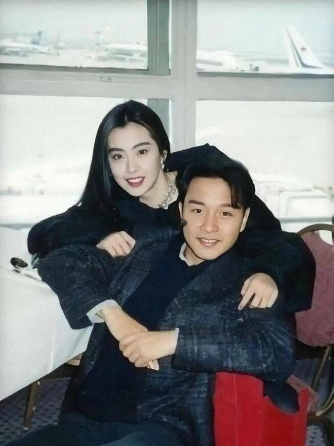 当年，王祖贤公开表示："我王祖贤死也不会同意男演员摸我胸的！"有记者问：“张国荣