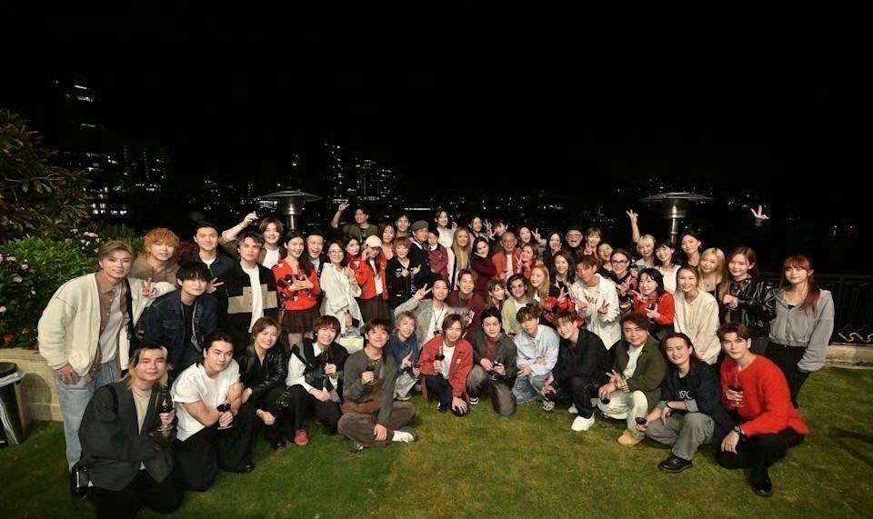 想不到快60张嘴一起唱有多嗨 快60张嘴一起唱是什么概念？是谢霆锋的酷、容祖儿的