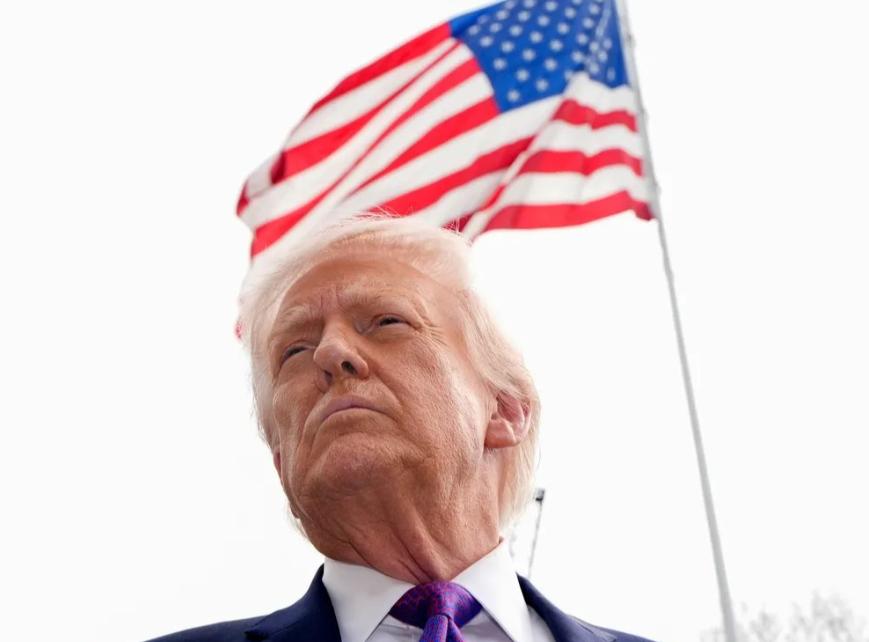 彭博社今天报道：“美国总统特朗普表示，如果北京方面不帮助疏通霍尔木兹海峡，他可能