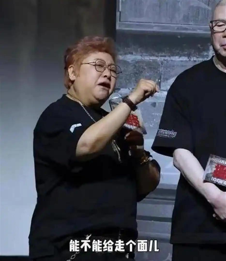 袁立炮轰冯小刚该回家养老了！算上《抓特务》的票房4次惨败了 