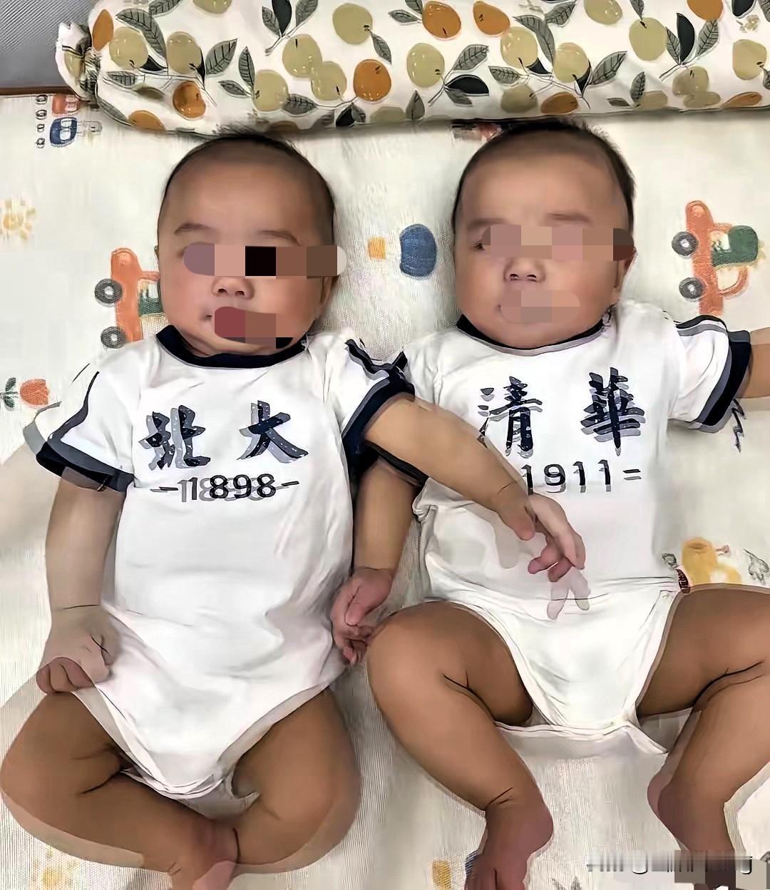 一对双胞胎早产，一个气息微弱到医生和家人都无奈放弃，一群实习生却偏要逆天改命！他