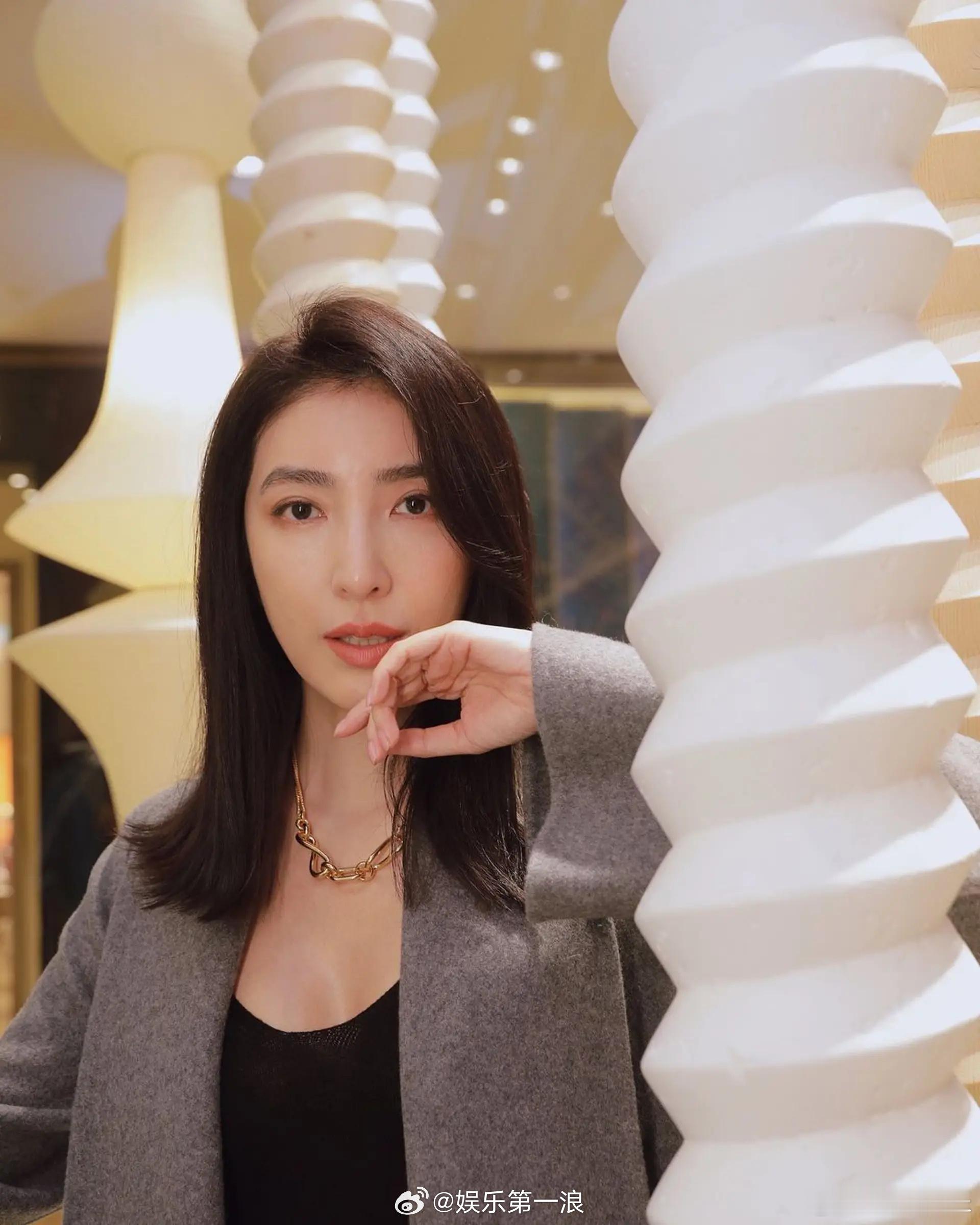 杨谨华想要自己生孩子 据台媒，杨谨华近日受访时坦言这些年尝试过各种求子方式，至今