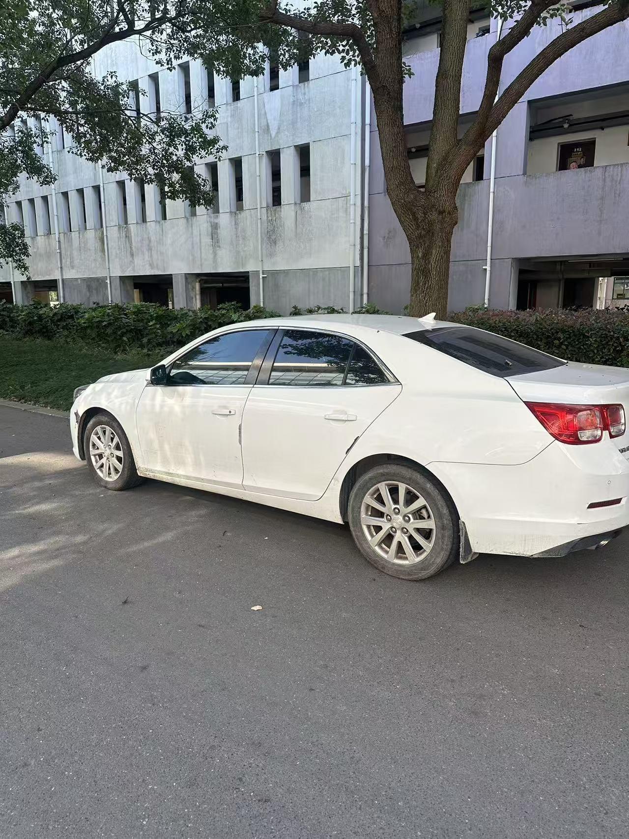 十年以上的车还是尽量别买了，虽然很便宜，但是后续的维修费用可不低，这个年限油耗普