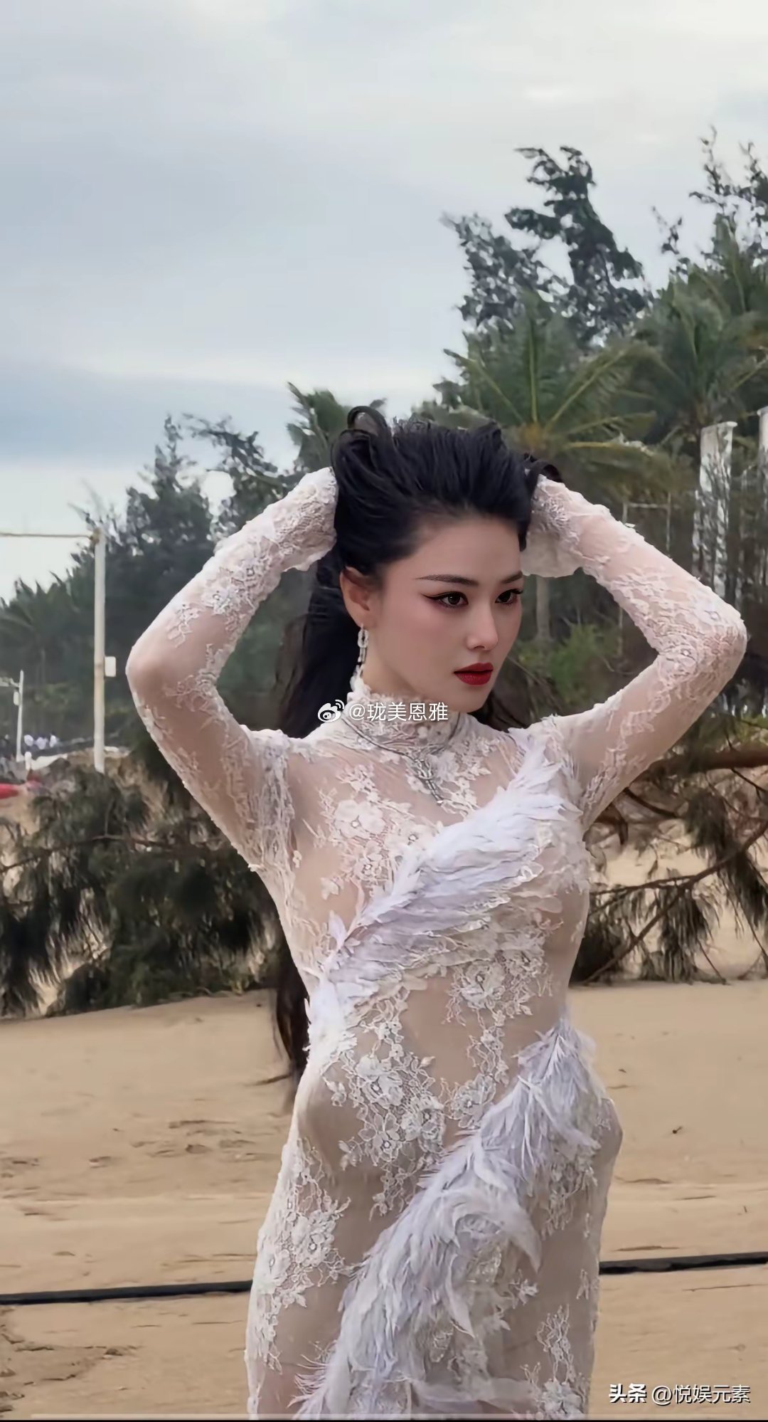 大美女张馨予挑挑拣拣这么多年最后成了军嫂 