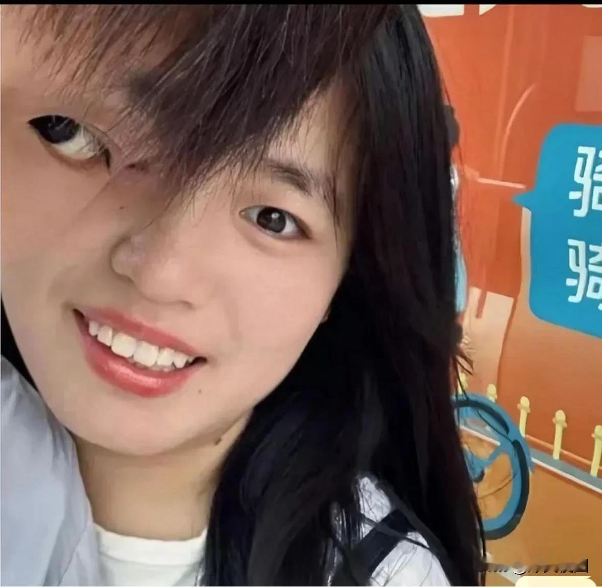分手了这么多年，只留下这一张合照，哎很火的前任
