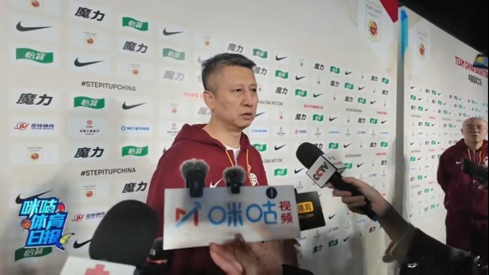 媒体人：郭指导透露了赵睿缺席今晚与韩国的比赛是因为有伤，全运会过度疲劳，集训时腿