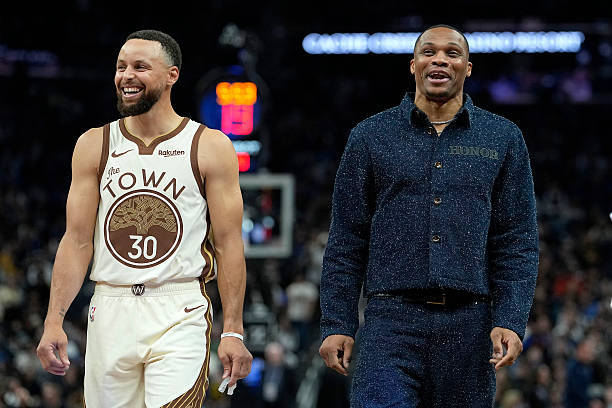 科尔表示库里今天对湖人不打，明天对国王出战。 