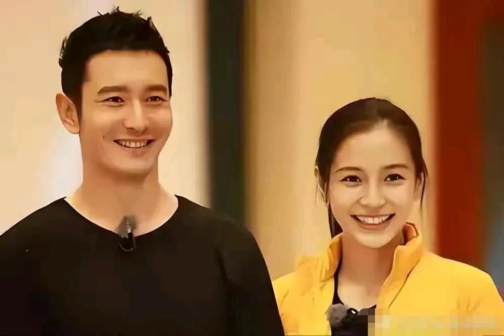 杨颖是真漂亮，普普通通的装束不普通的长相，那时她和晓明是幸福的吧，两人笑容真灿烂