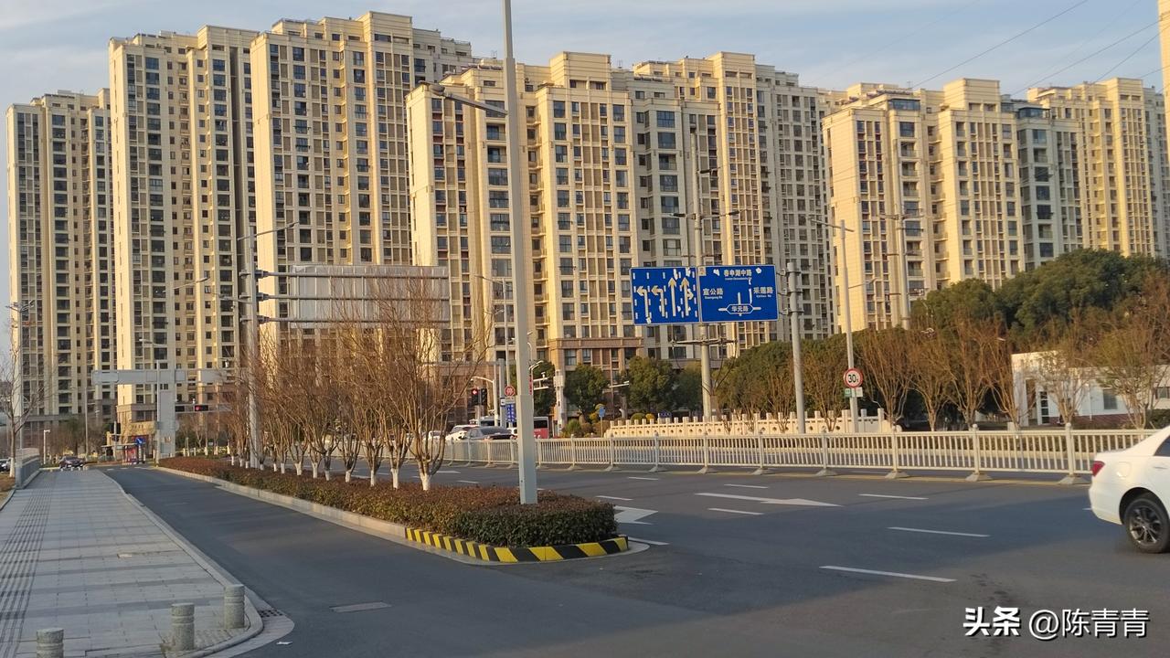 3月9日， 原来预报的降温天气（最低1度）被放了鸽子。早晨温度9度。太阳露出脸来