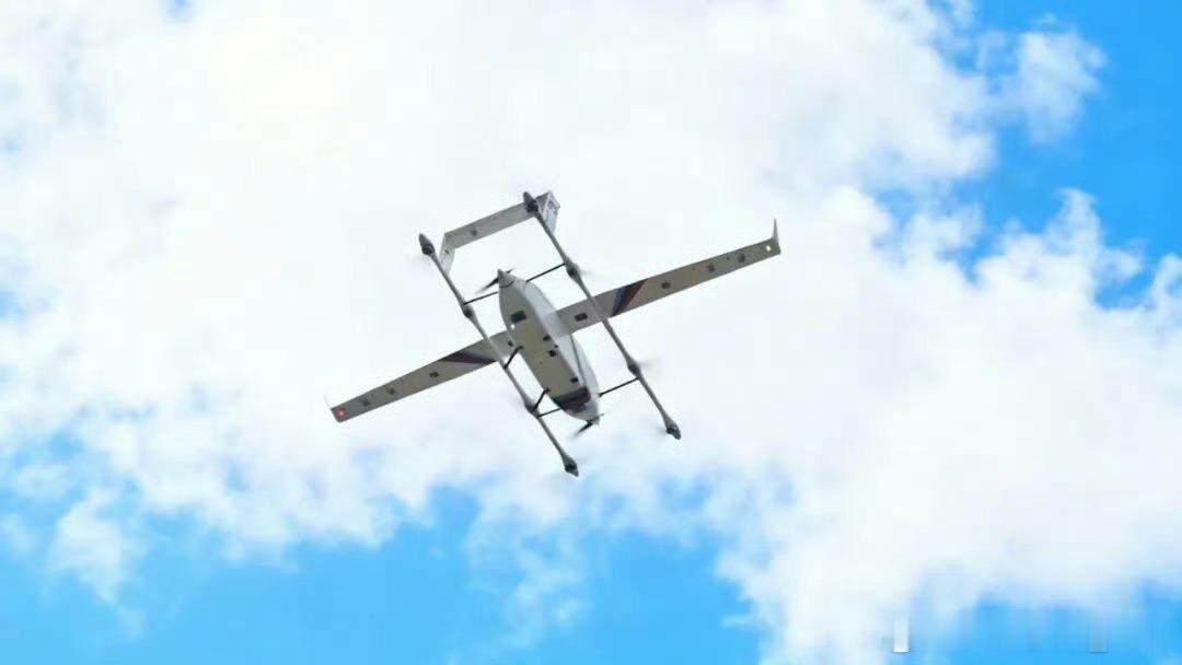 【全国首条跨海峡低空无人机常态化物流航线开通】搭载着模拟急用物资的丰舟 90 无