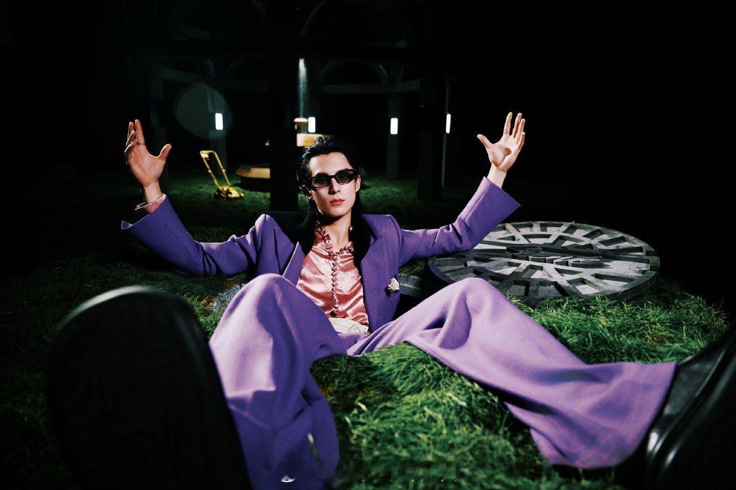 王鹤棣澳门演唱会秒售罄王鹤棣演唱会抢票开年狂欢的序幕正式拉开，而门票的迅速售罄则