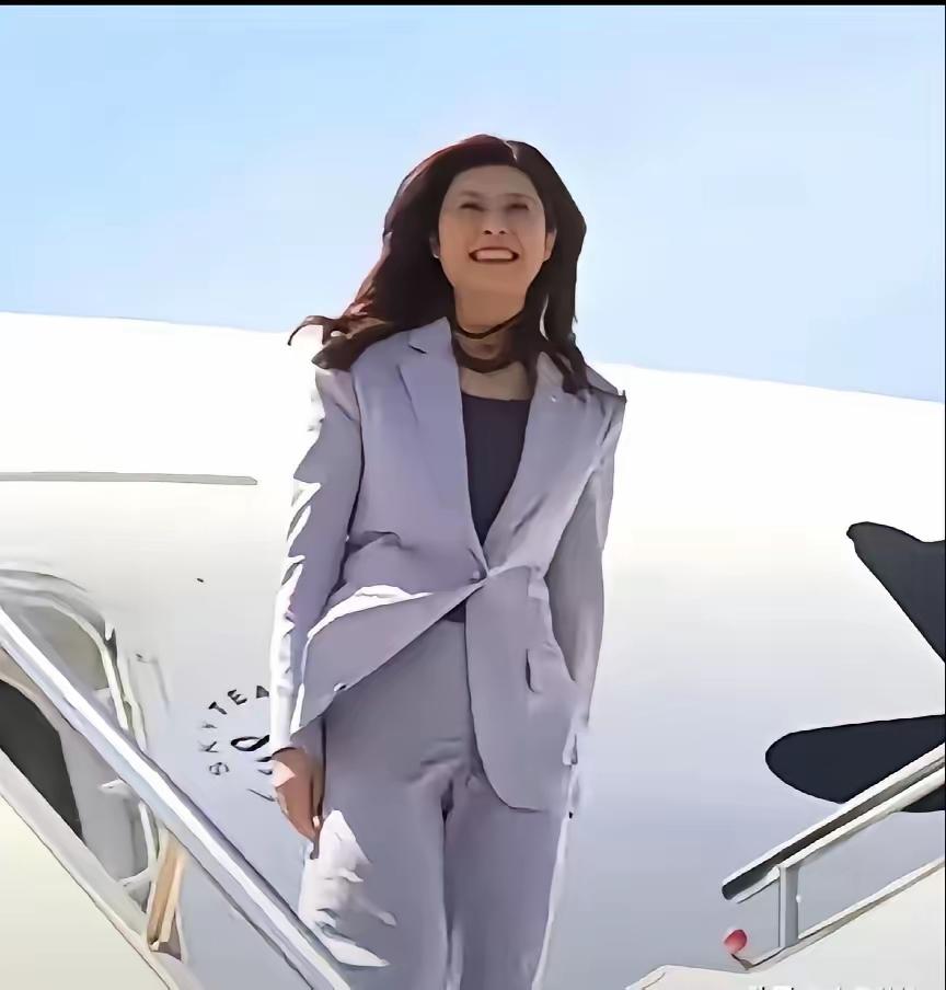 回家才是归途！这一幕，看哭无数中华儿女
 
在外漂泊再久，抵不过一句回家；走得再