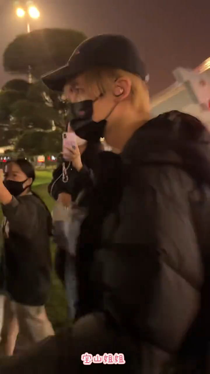 付辛博到达长沙付辛博到达长沙披哥总决赛付辛博顺利抵达长沙，奔赴披哥总决赛，久违的