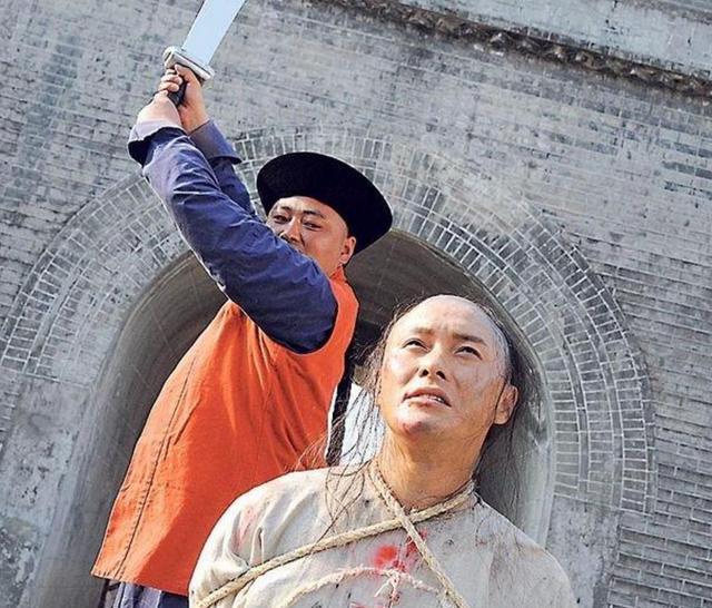 左耳里，一个字——"好"。 
右耳里，一个字——"疼"。 
 
就这俩字，金圣叹