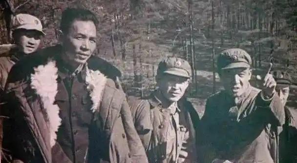 1962年中印边境反击战：11师穿插缴获印军仓库，就地补给持续追击
 
很多人不