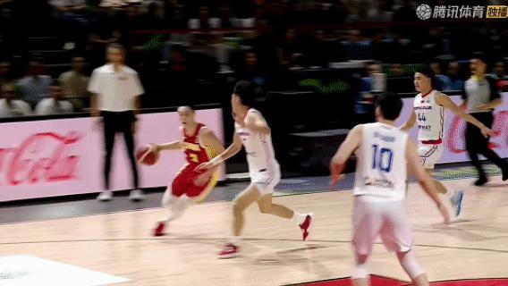 这也普通犯规，难道这是西BA的尺度？[doge][doge] 