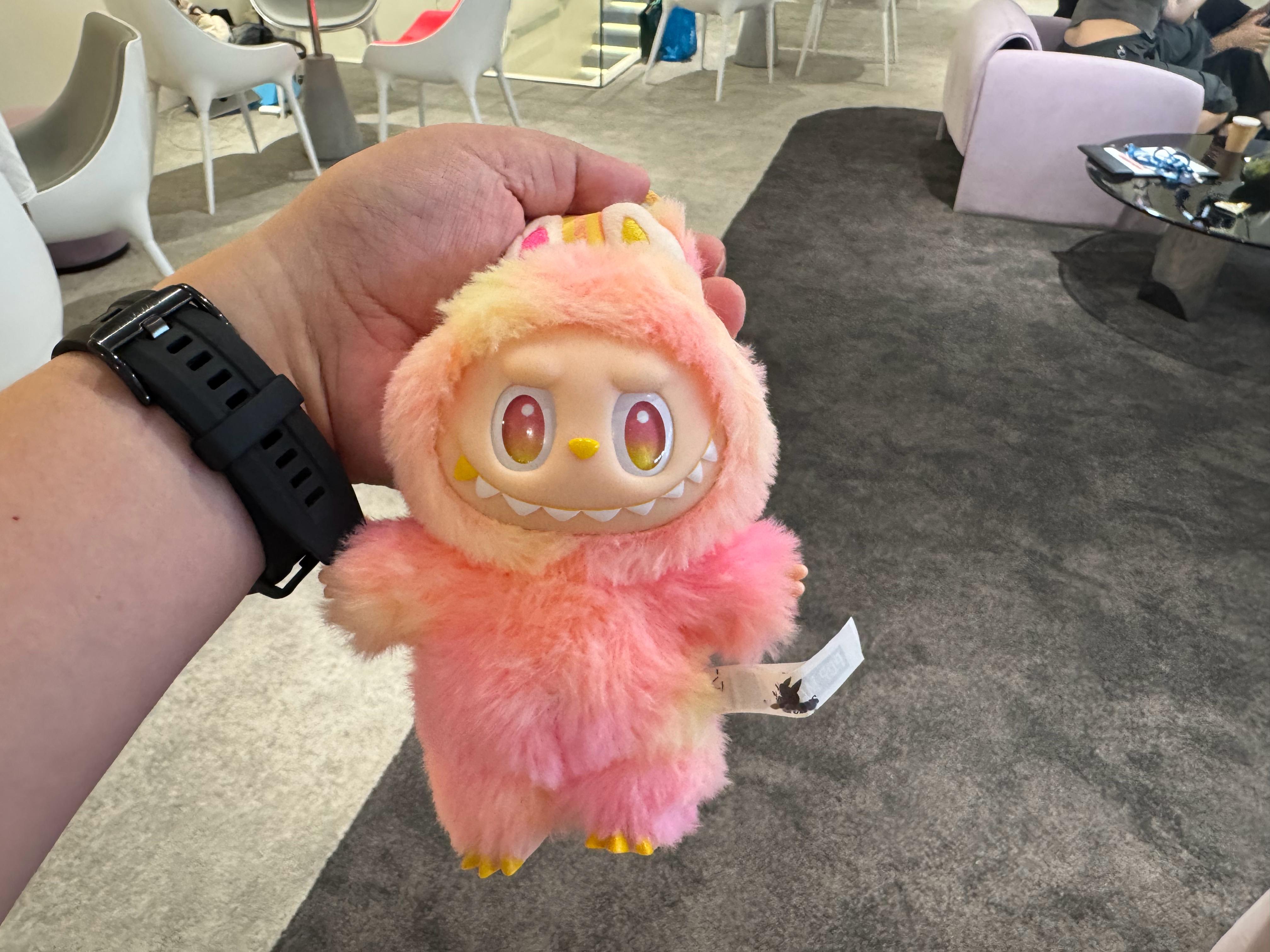 别的不说，启境在成都车展现场，起码送的是真拉布就冲这点。我觉得挺靠谱的大家觉得呢