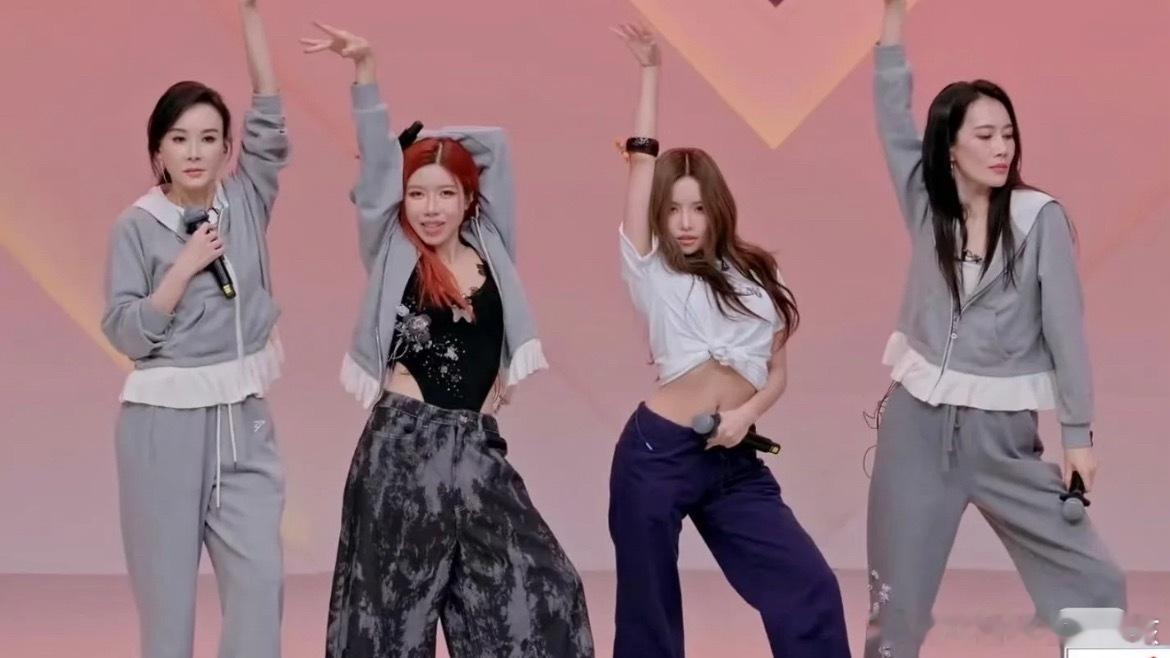 安崎这个裤子好看耶 