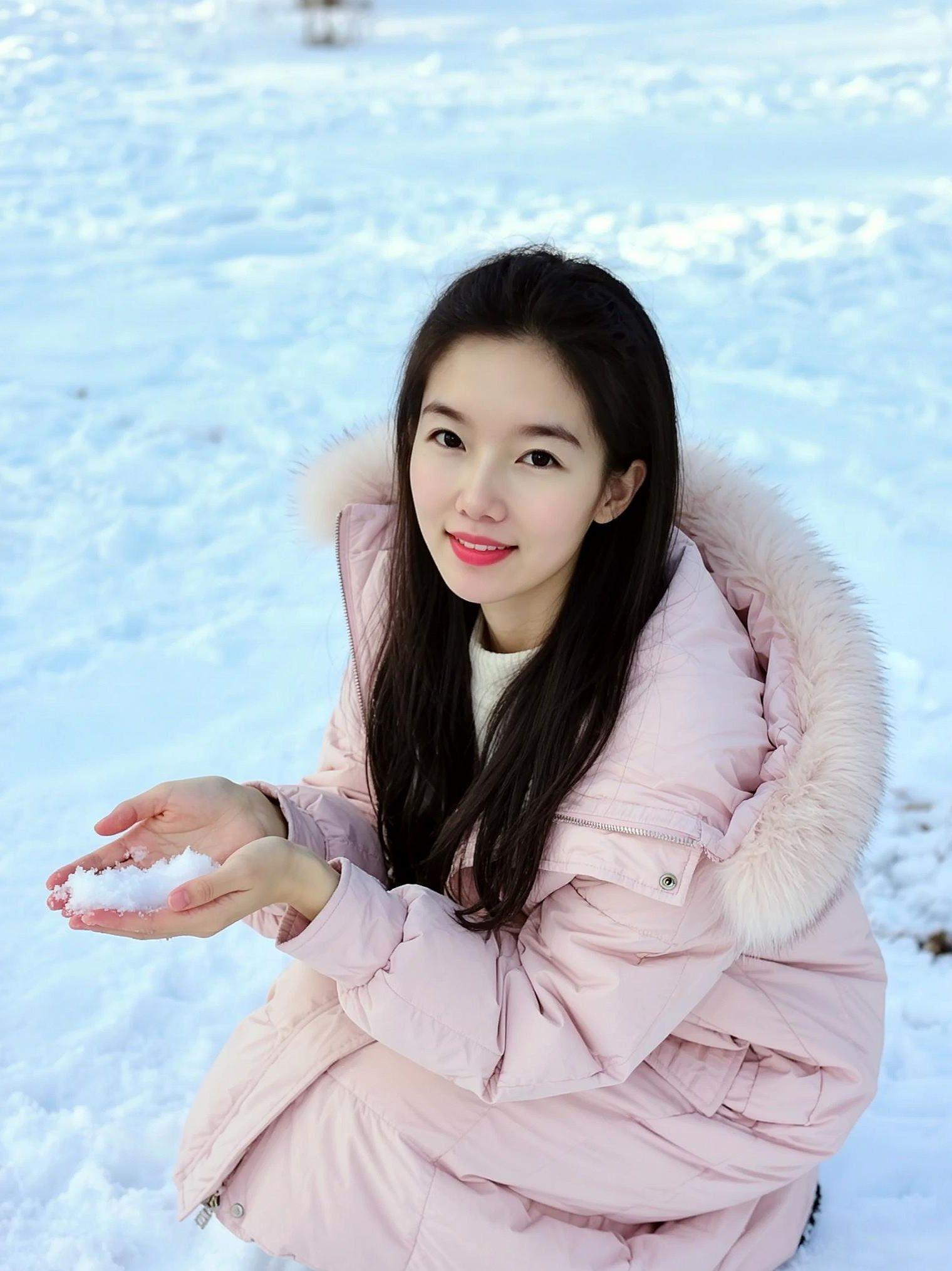 相识容易，因为五官一目了然；相处不易，因为三观深藏不露。当你用眼睛看人...