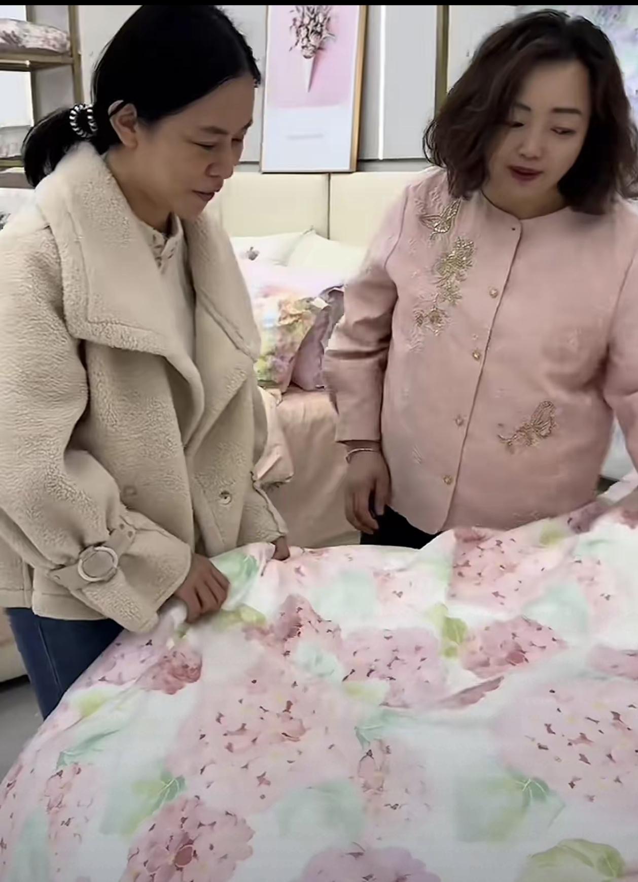 家好，今天想聊聊寻亲圈的事。李鑫和他养家人，一晚上之间把所有认亲SP都删了。
