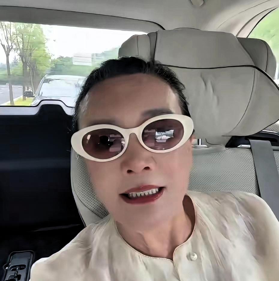 兰姐又要出发了，这次不是探亲，只为她的事，她有自己想法，她总说儿孙有福，自己更要