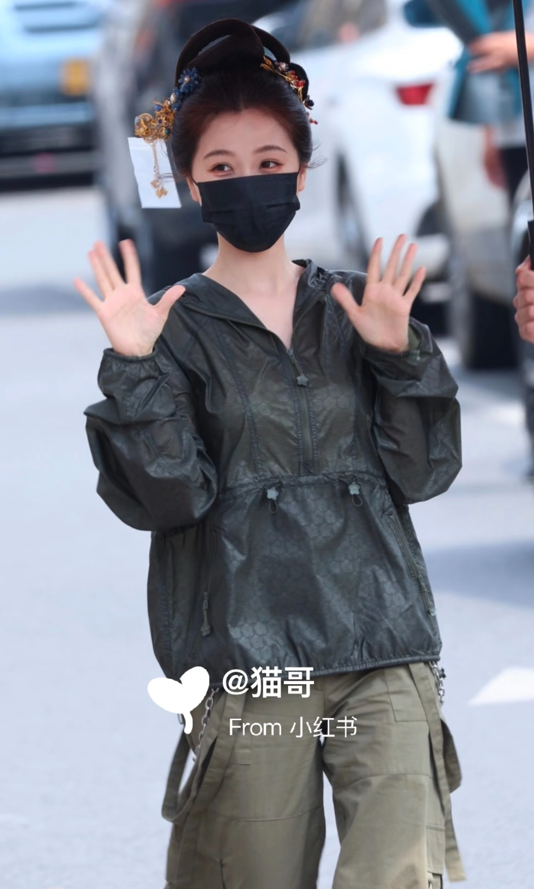 孩子出妆把裤链弄出来了哈哈哈哈哈 