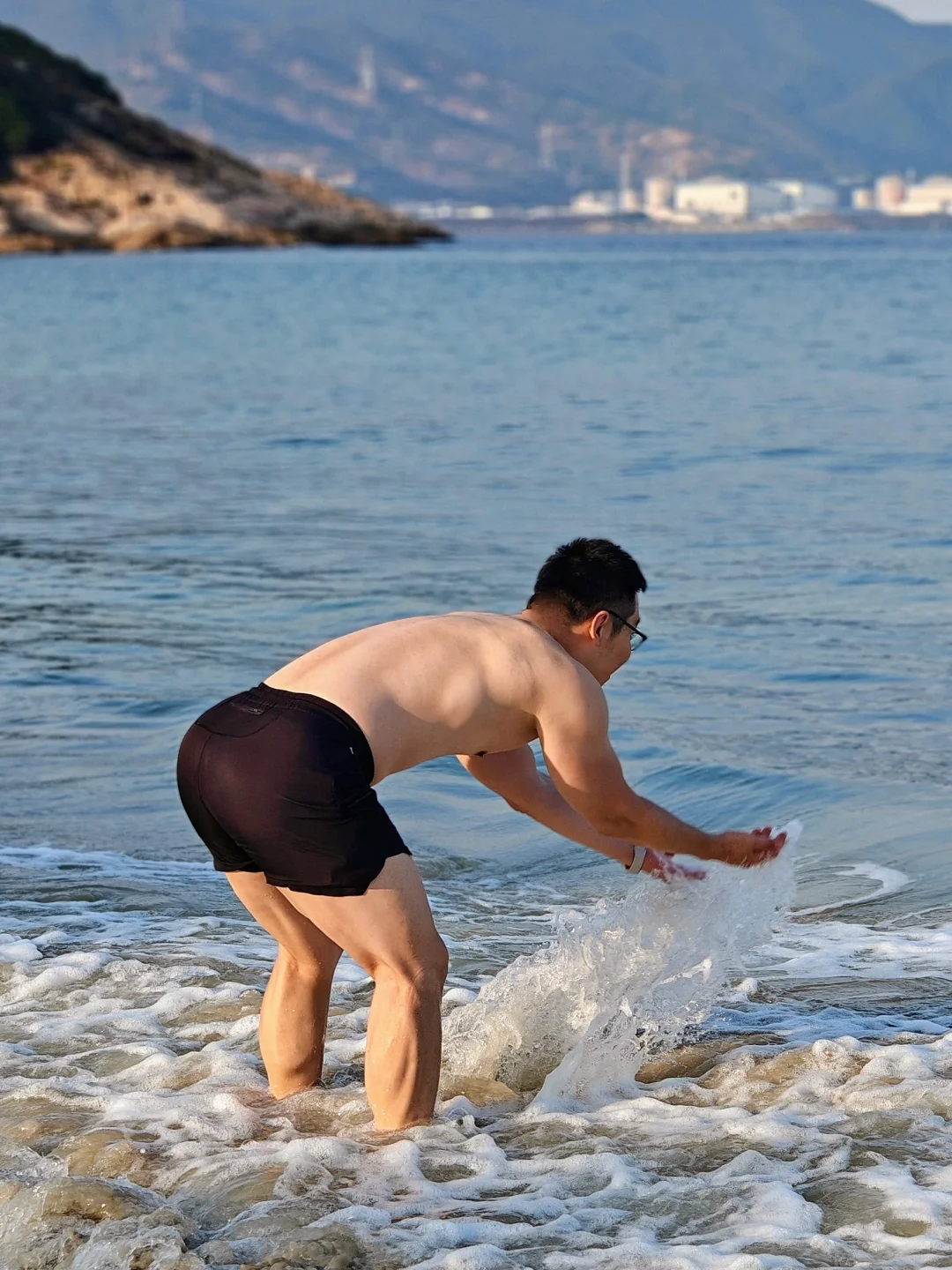 爱向大海 深深蓝蓝的