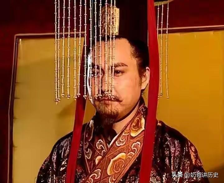 以曹操的威望和实力，却没有改朝换代，等到曹丕建立曹魏的时候，就不得不对门阀世家做