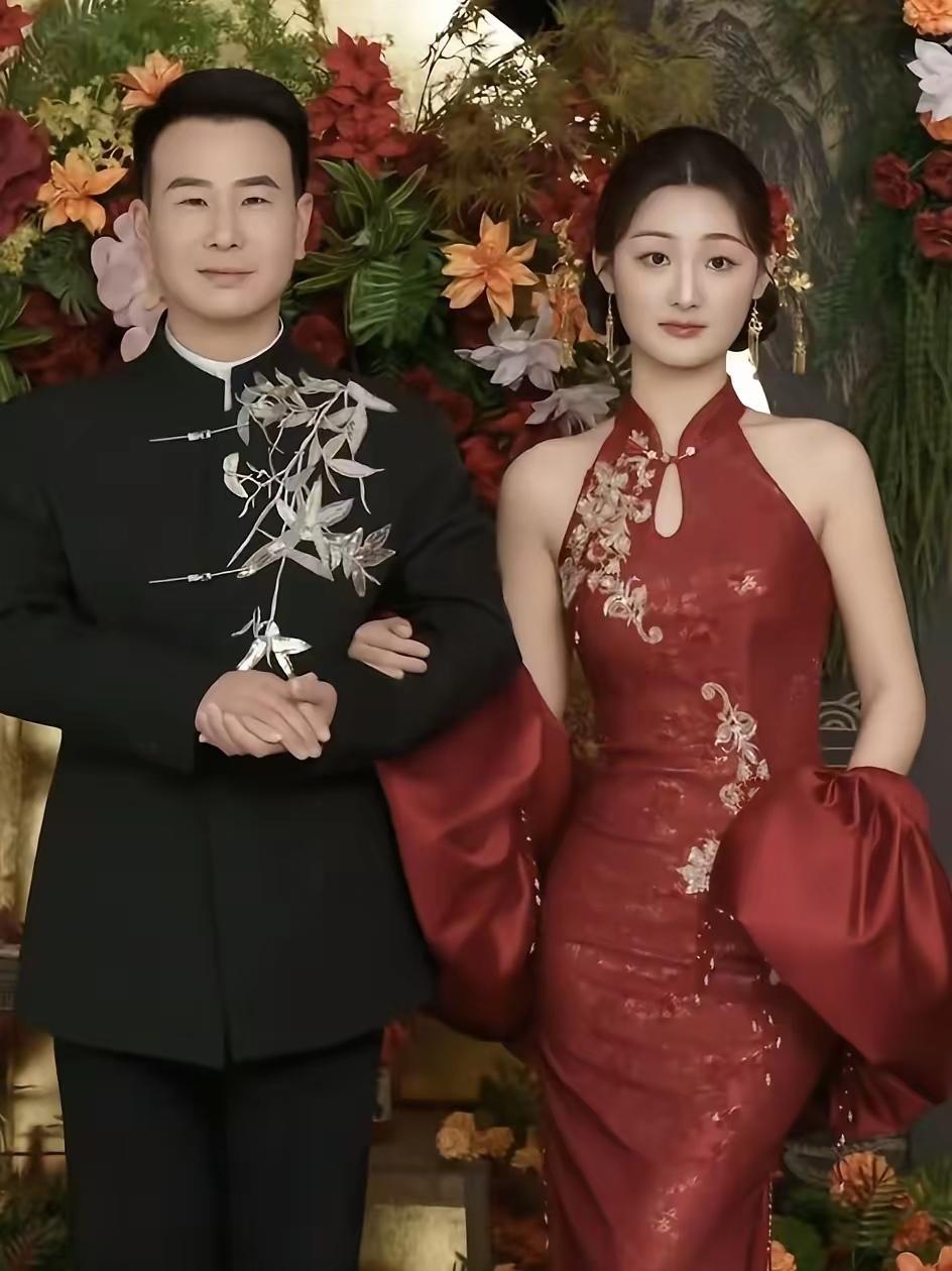 陈亚男订婚，与过往和解，终究放下了

近日，大衣哥的前儿媳陈亚男订婚，没有之前的