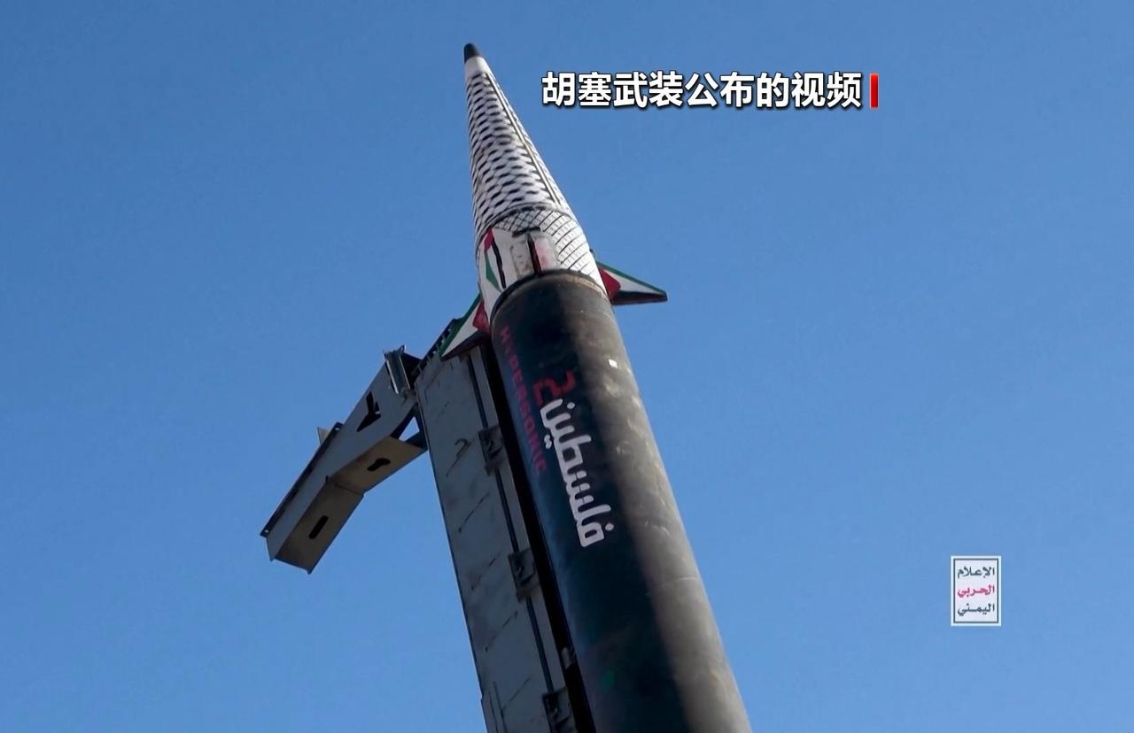 以色列刚派几十架战机和加油机轰炸了也门胡塞武装控制的地区，造成人员和财产损失。