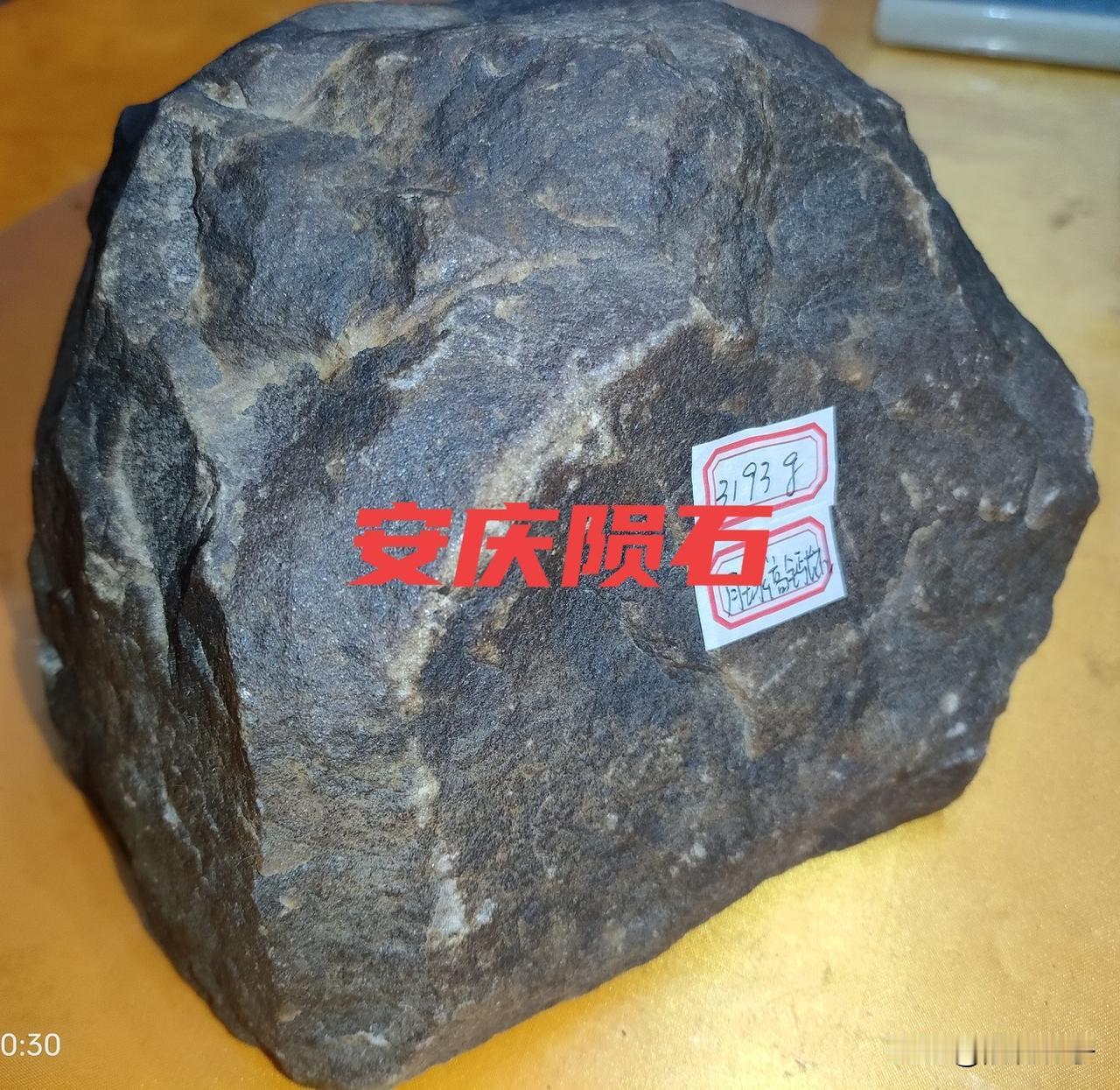 不少刚玩陨石的朋友，都爱听别人讲经验、讲鉴定。但有些看似很专业的内容，其实知识点