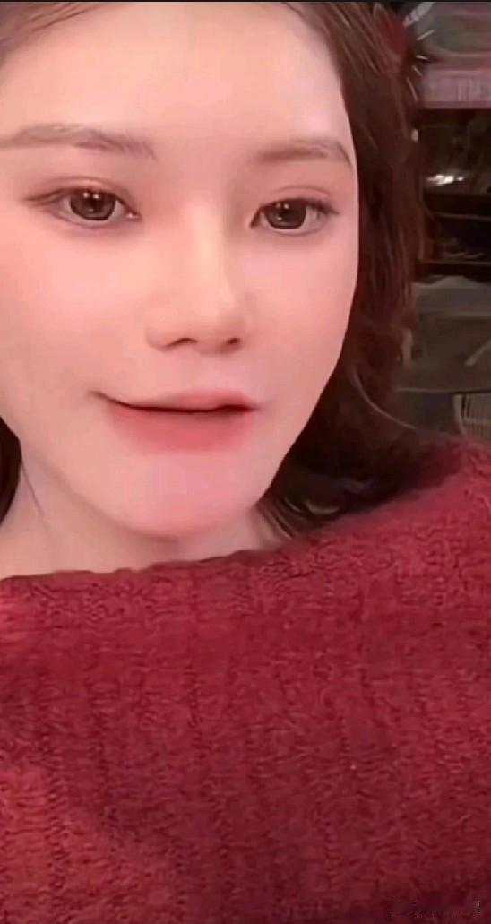 直播时，有黑宝宝捣乱说:“你一脸的玻尿酸太丑了……” 让黑粉出份子钱，总会有黑粉