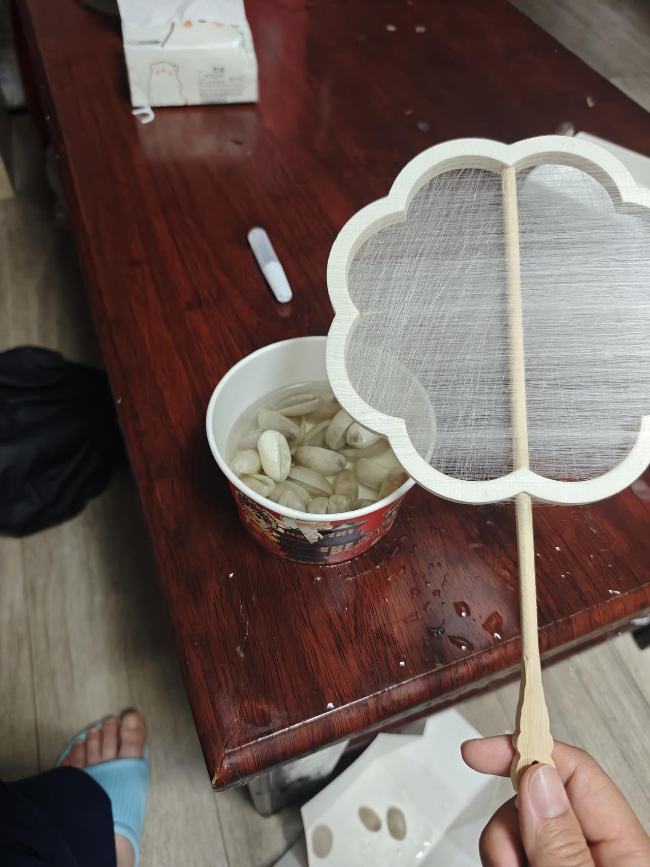 从九点干到现在，事实只滚了三只蚕蛹，太困了，算了，明天继续，看最终能不能搞出一个