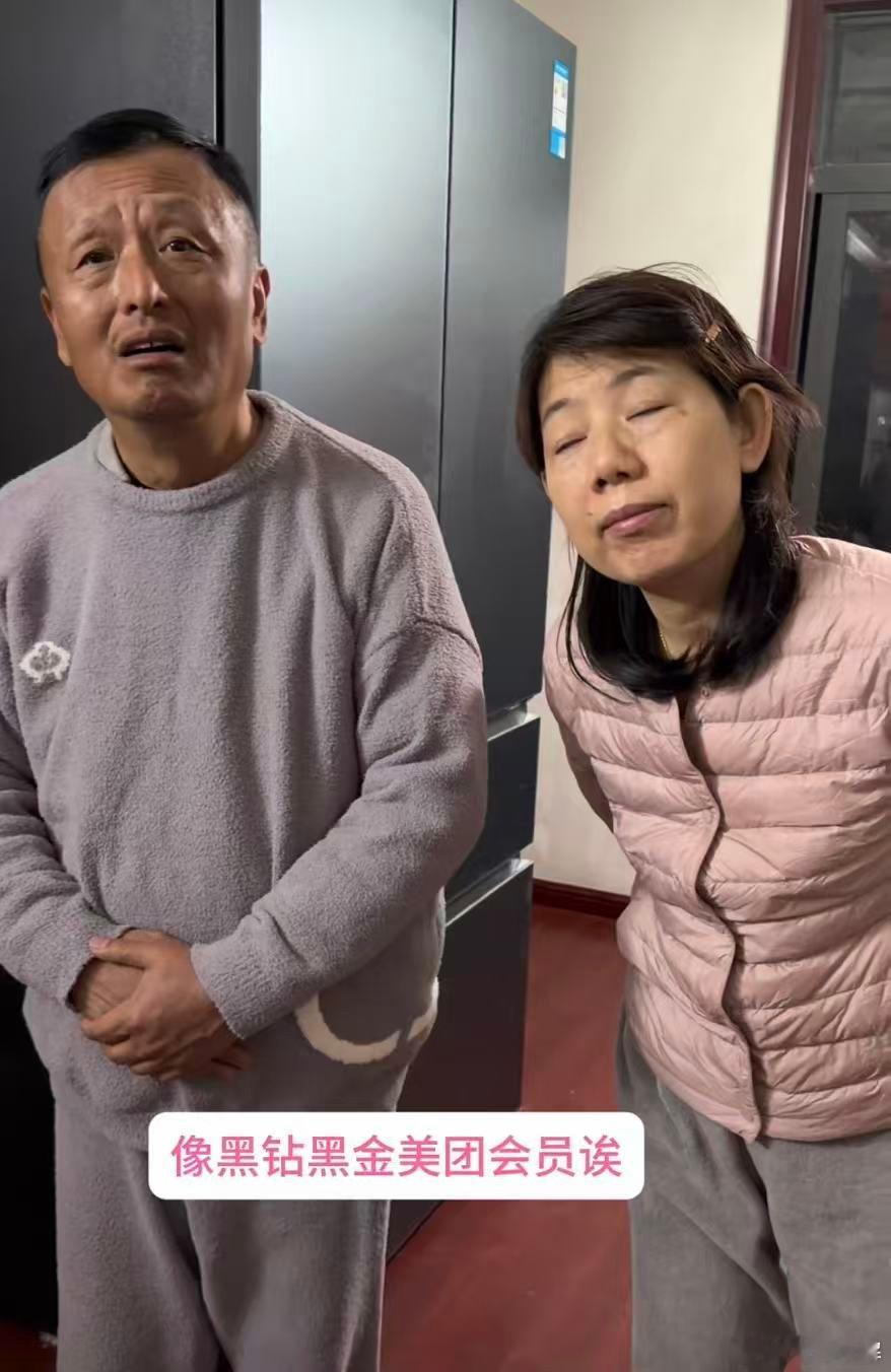 年轻人打扫卫生是有技巧的 打扫时按“从上到下、从里到外”的顺序，避免重复打扫，省