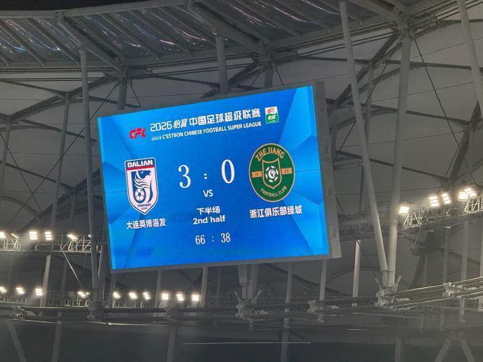 米特里策停赛影响立现 浙江队3球完败大连人
 
中超联赛第5轮于4月10日晚开踢