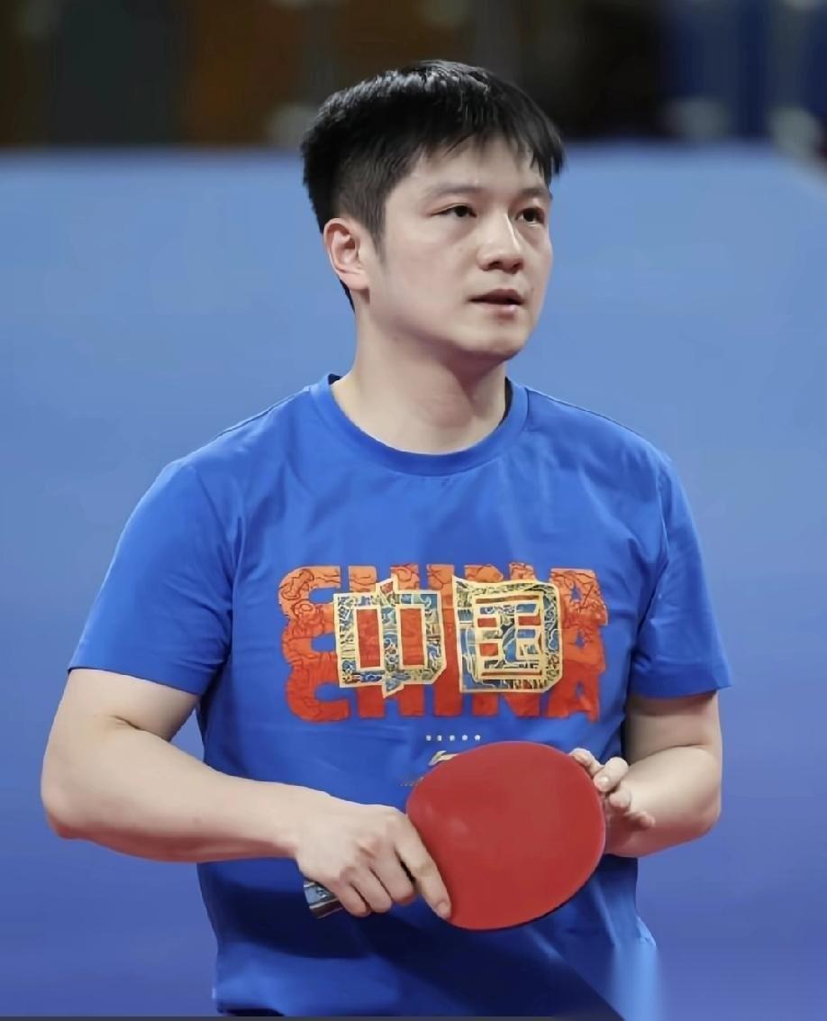 樊振东缺席伦敦世乒赛，不是因为国乒不让他参加，也不是他对国乒没有感情了，而是他自