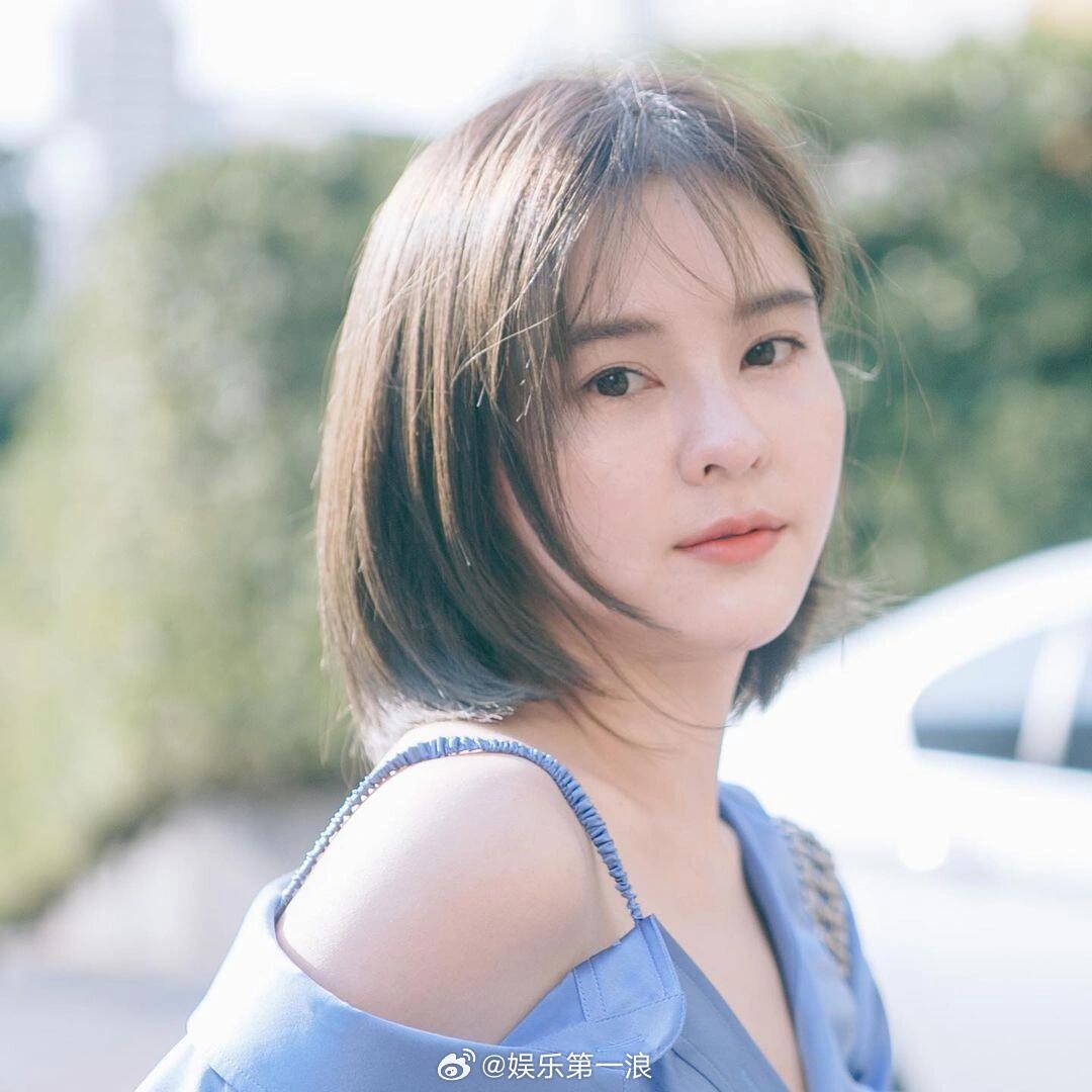 李海娜回应吞并他人企业李海娜被曝吞并他人企业 近日，泰版《浪漫满屋》女主Aom李