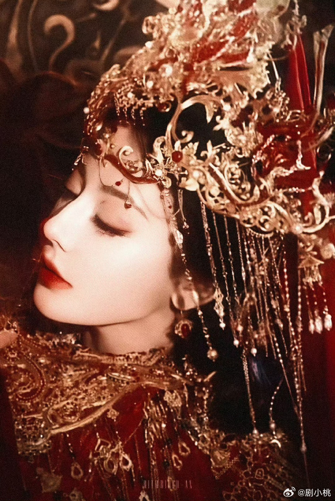 难怪贺思慕不爱上班难怪迪丽热巴不爱上班整部剧从剧情到演技全都在线🌟贺思慕人设又