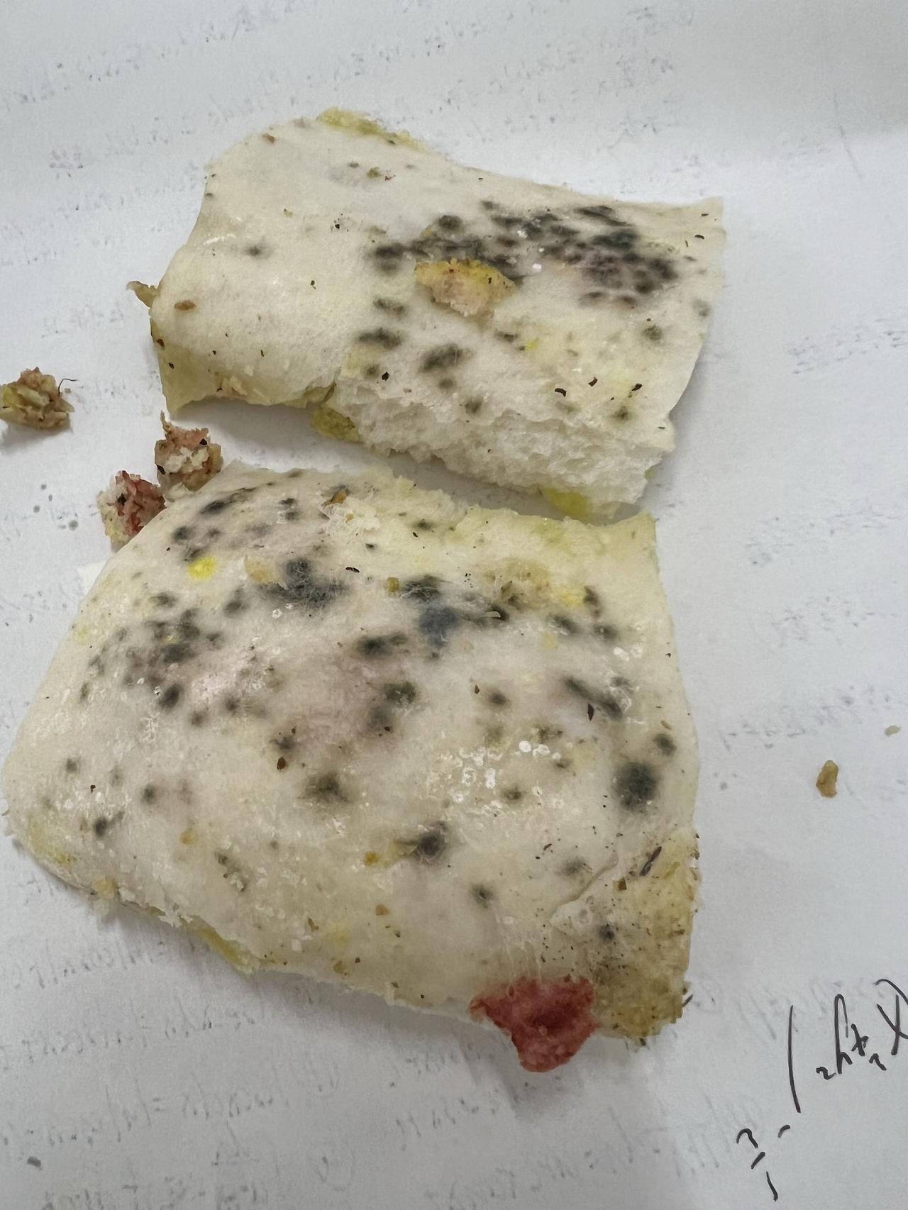 看看人家超市卖的月饼，保质期最少也有一年半，可见永登月饼没有放防腐剂，这才是最健