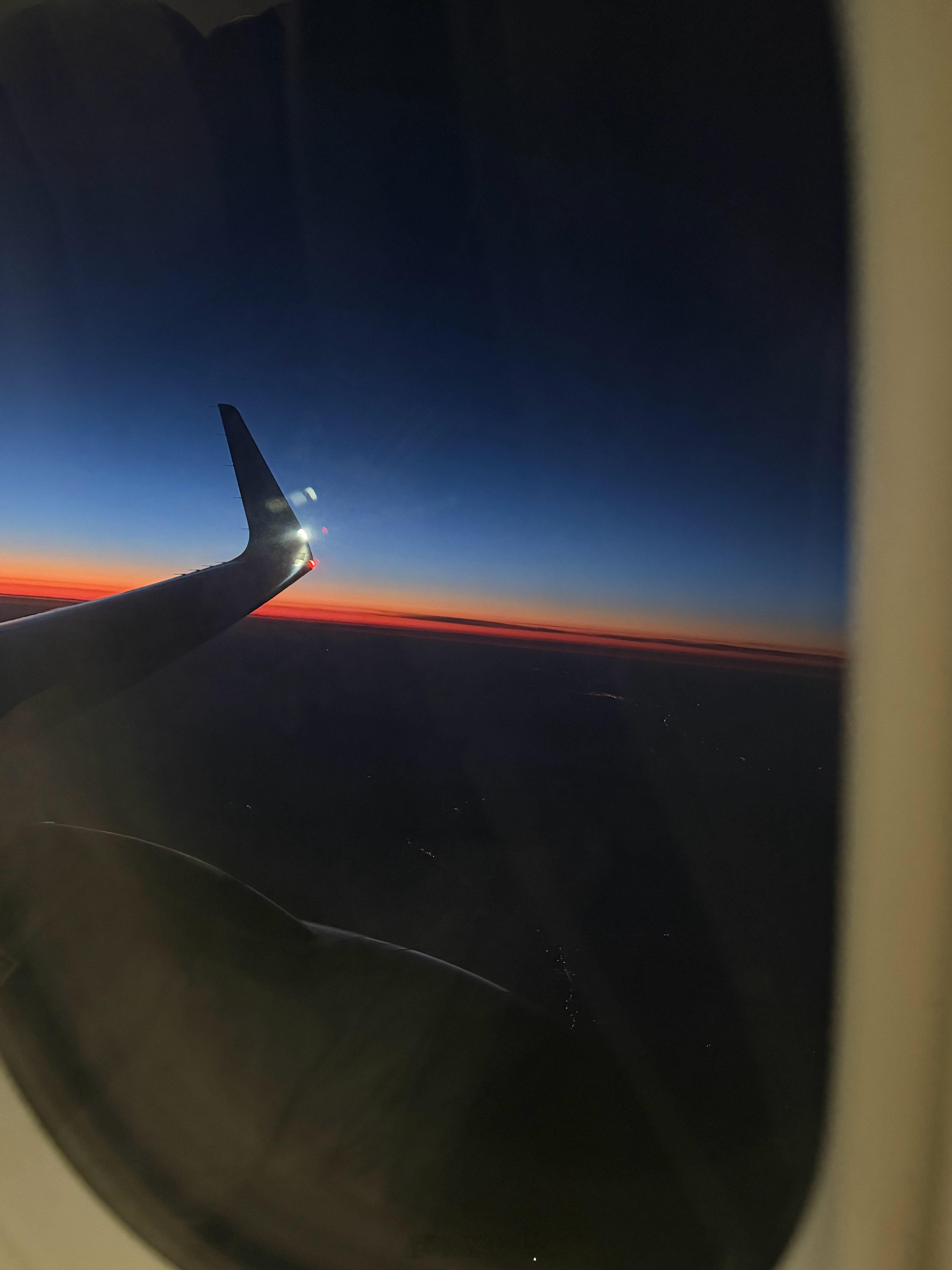 飞机上拍到的，我也不知道是不是你们说的橘子味晚霞，但的确非常美 2026第一天的