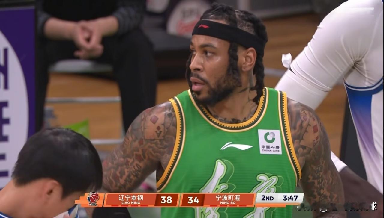 辽宁本钢外援莫兰德真是无所不能！在今天辽宁本钢主场以90：88险胜宁波町渥的比赛