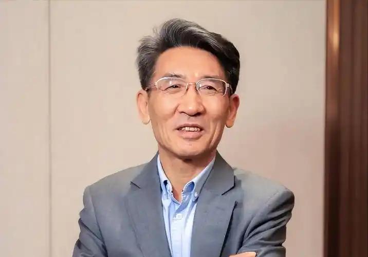 薛其坤错失 2026 年诺奖，这是一个极其危险的信号。往年都是西方用诺奖给中国科